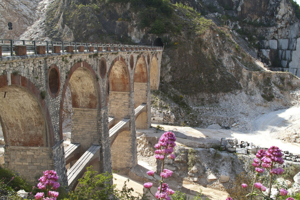 Weißer Mamor - Schlucht in Carrara - Ponti di Vara Weißer Mamor - Schlucht in Carrara - Ponti di Vara