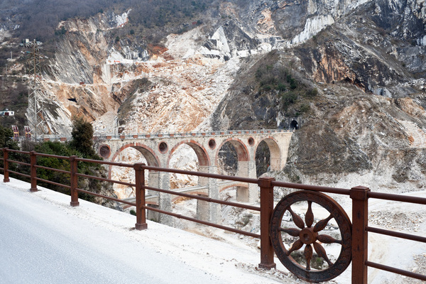 Weißer Mamor - Schlucht in Carrara Weißer Mamor - Schlucht in Carrara - Ponti di Vara